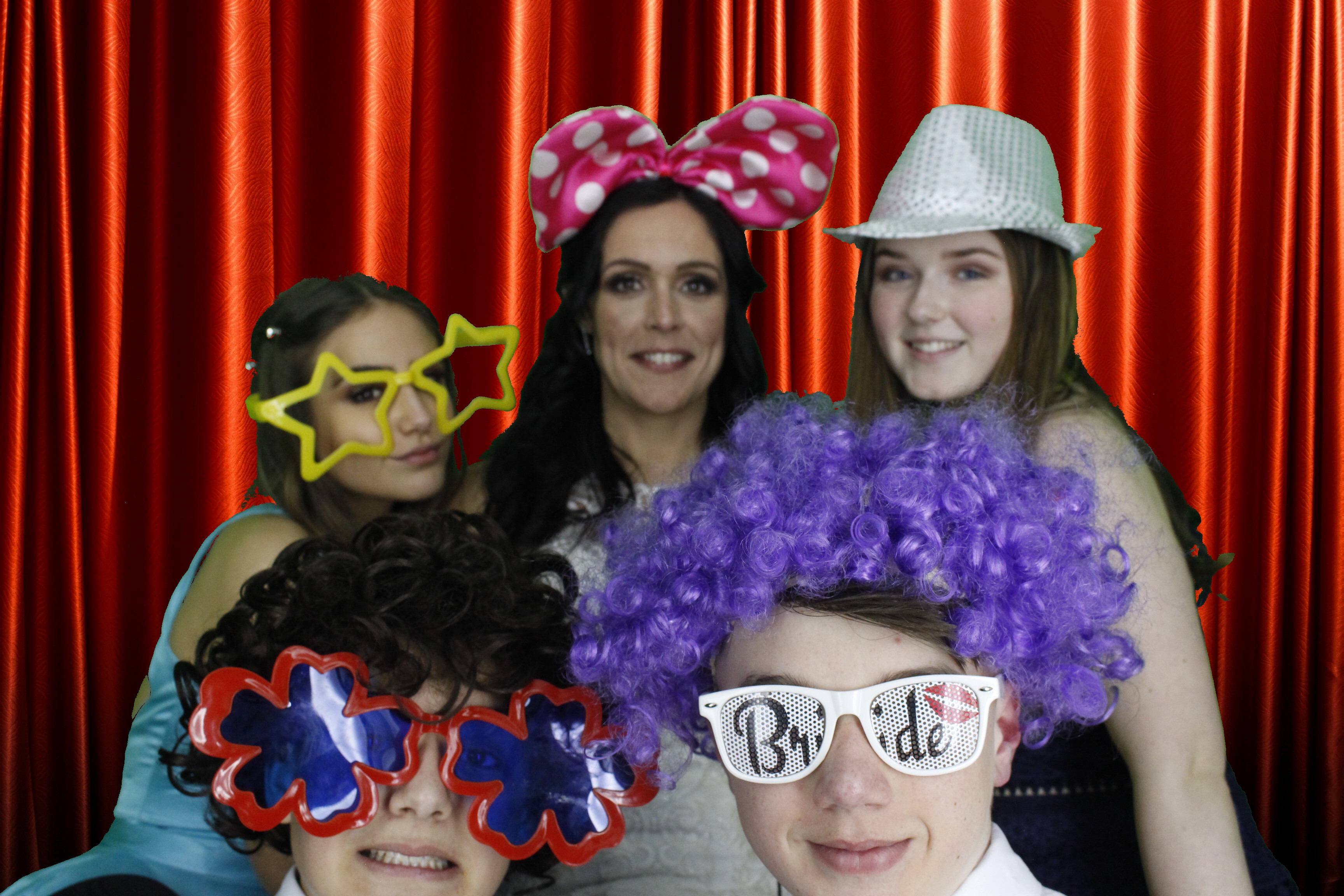Mr & Mrs Mills | View more photos from the event at gallery.myphotoboothexperience.co.uk/u/MyPhotoBoothExperienceLtd/Mr-Mrs-Mills